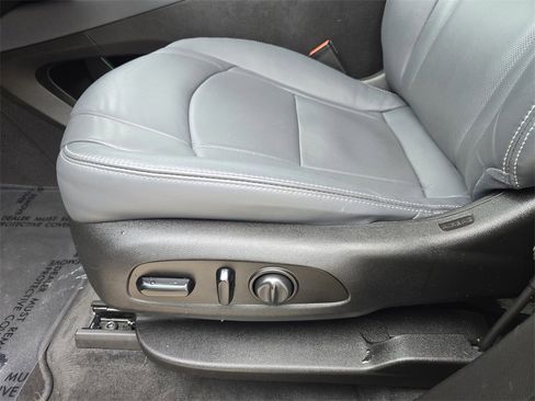 Used 2020 Buick Enclave Essence image 25