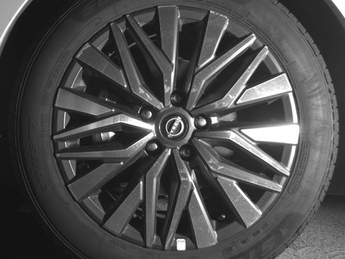 Used 2025 Nissan Altima 2.5 SV FWD image 12