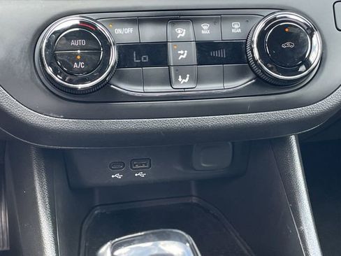 Used 2025 Buick Envista Preferred FWD image 18