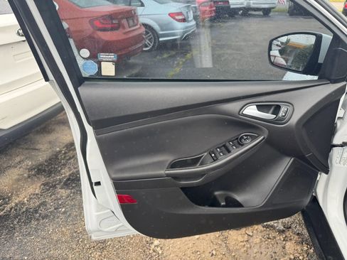 Used 2018 Ford Focus SE FWD image 13