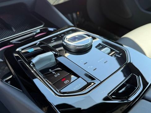 Used 2025 BMW i5 eDrive40i w/ Premium Package RWD image 28