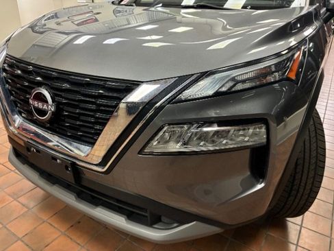 Used 2023 Nissan Rogue SV image 10