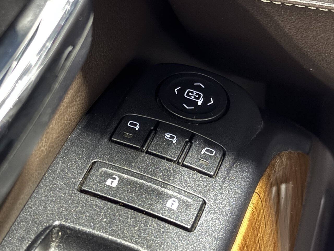 Used 2015 GMC Sierra 1500 SLT w/ SLT Preferred Package AWD/4WD image 32