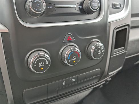 Used 2022 RAM 1500 Classic SLT RWD image 17