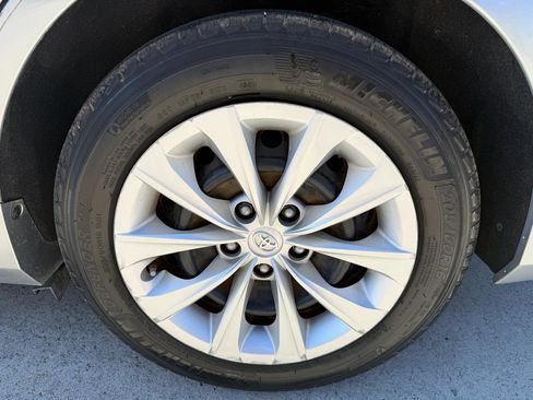 Used 2017 Toyota Camry LE image 7