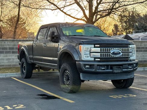 Used 2017 Ford F350 Platinum w/ Platinum Ultimate Package image 4