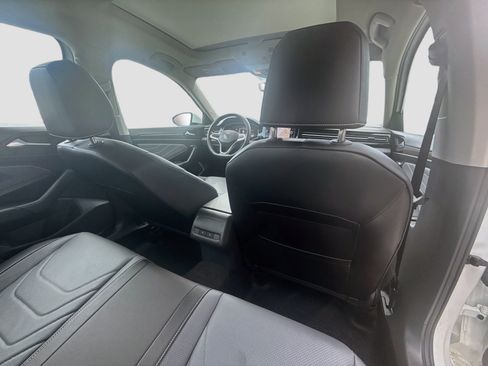 Used 2025 Volkswagen Jetta SEL FWD image 29