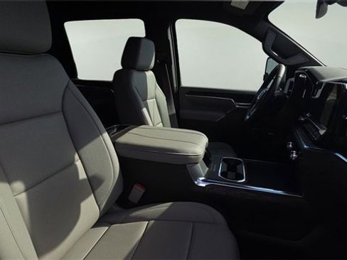 New 2026 GMC Sierra 2500 SLT w/ SLT Premium Package image 16
