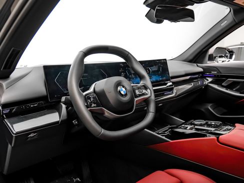 Used 2025 BMW 530i RWD image 3