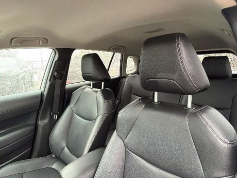 Used 2025 Toyota Corolla Cross XLE FWD image 21