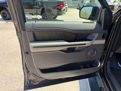 Used 2020 Ford Expedition Limited image 14