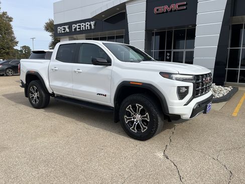 Used 2023 GMC Canyon AT4 w/ AT4 Premium Package image 2