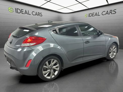 Used 2016 Hyundai Veloster FWD image 5
