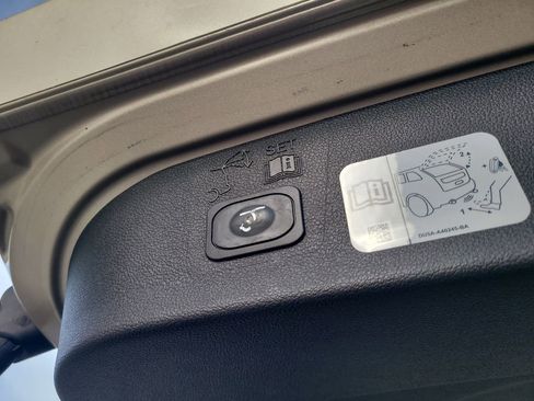 Certified 2017 Ford Escape Titanium image 25