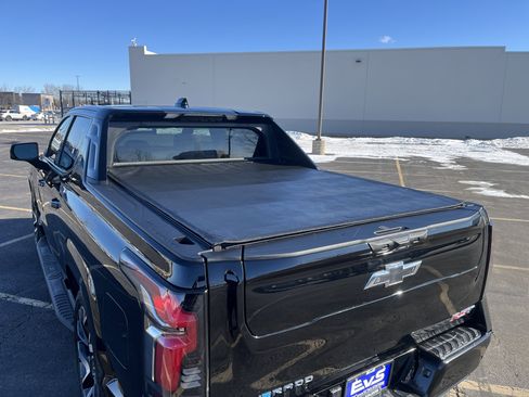 Used 2025 Chevrolet Silverado EV RST image 9