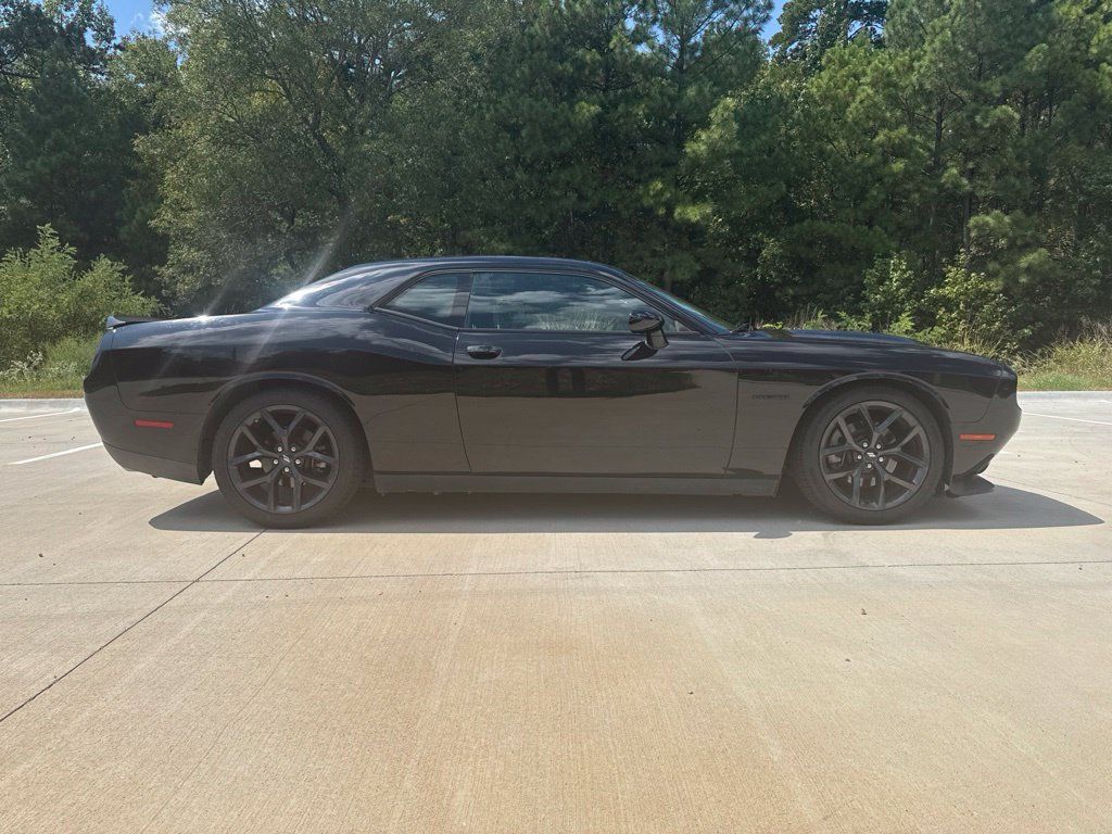 Used 2022 Dodge Challenger R/T RWD image 4