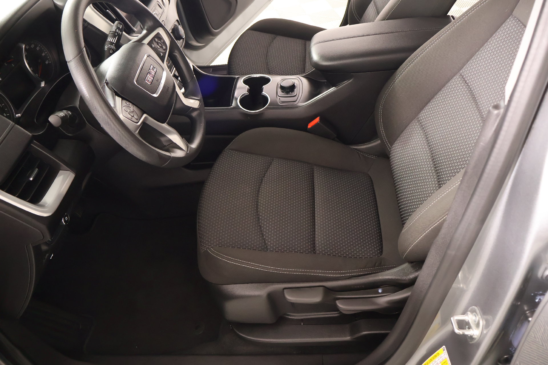 Used 2024 GMC Terrain SLE AWD/4WD image 10