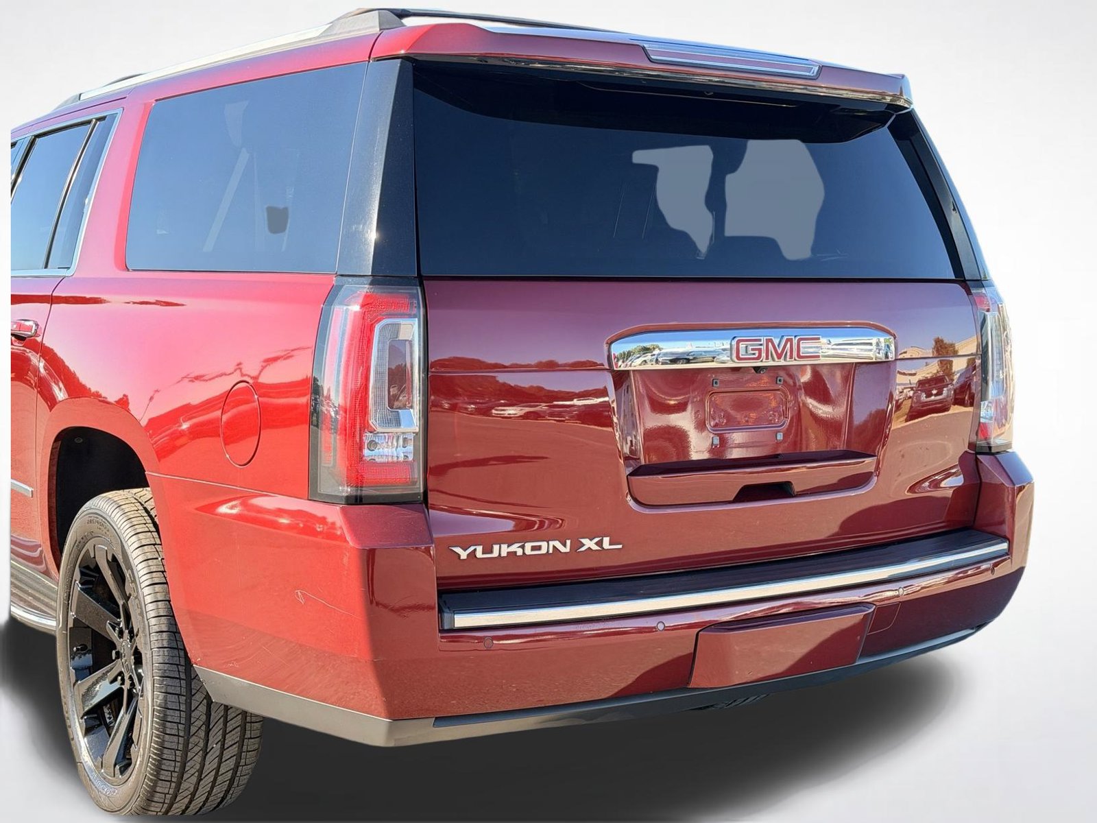 Used 2018 GMC Yukon XL Denali w/ Open Road Package AWD/4WD image 3