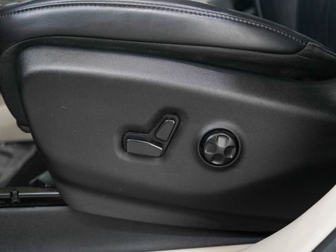 Used 2023 Chrysler Pacifica Touring-L FWD image 29