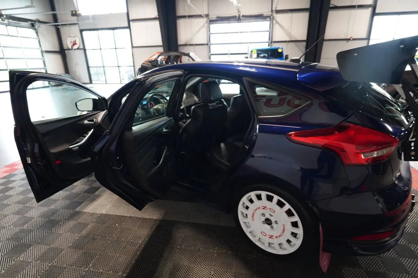 Used 2017 Ford Focus ST w/ Equipment Group 401A FWD image 29