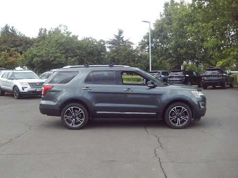 Used 2017 Ford Explorer XLT w/ Equipment Group 202A AWD/4WD image 6