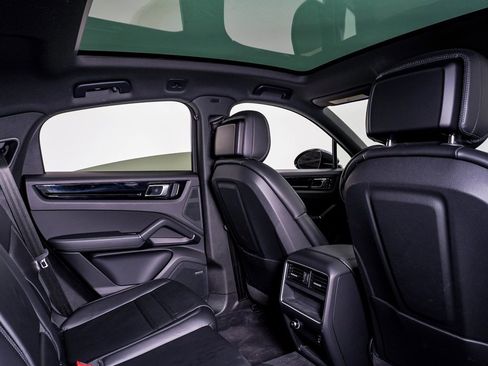 Certified 2023 Porsche Cayenne Coupe image 16