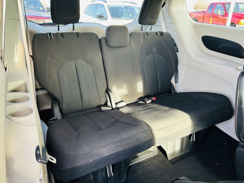 Used 2020 Chrysler Pacifica Touring w/ Cold Weather Group image 29