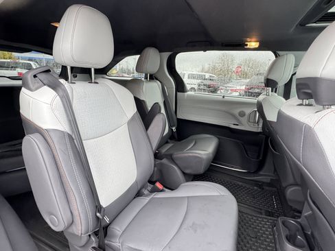 Used 2021 Toyota Sienna XSE image 12