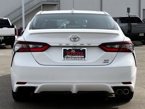Used 2021 Toyota Camry SE w/ Cold Weather Package image 5