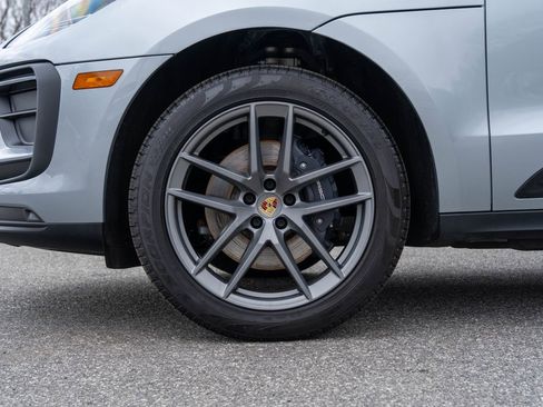 Certified 2025 Porsche Macan image 11