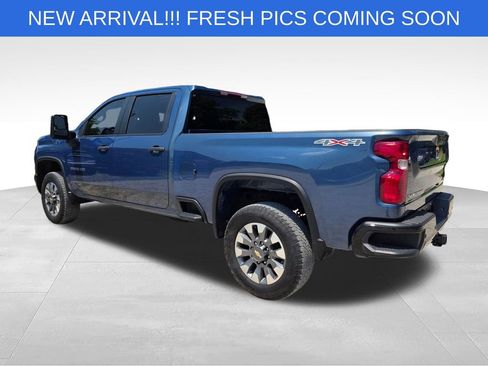 Used 2025 Chevrolet Silverado 2500 Custom w/ Custom Value Package AWD/4WD image 5