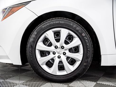 Used 2023 Toyota Corolla LE FWD image 4