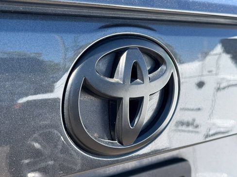 Used 2020 Toyota RAV4 LE FWD image 17
