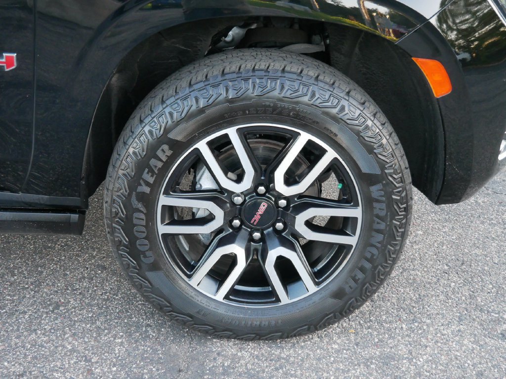 Used 2024 GMC Yukon XL AT4 w/ Max Trailering Package AWD/4WD image 8