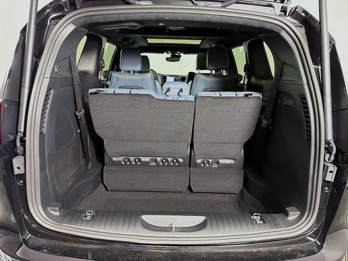 New 2027 Chrysler Pacifica Pinnacle w/ Theater Group AWD/4WD image 29