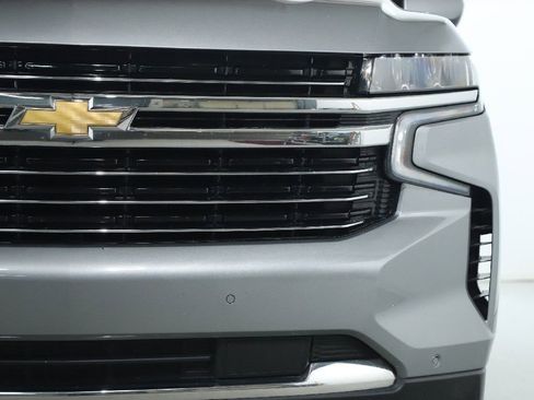 Used 2023 Chevrolet Suburban LT image 6
