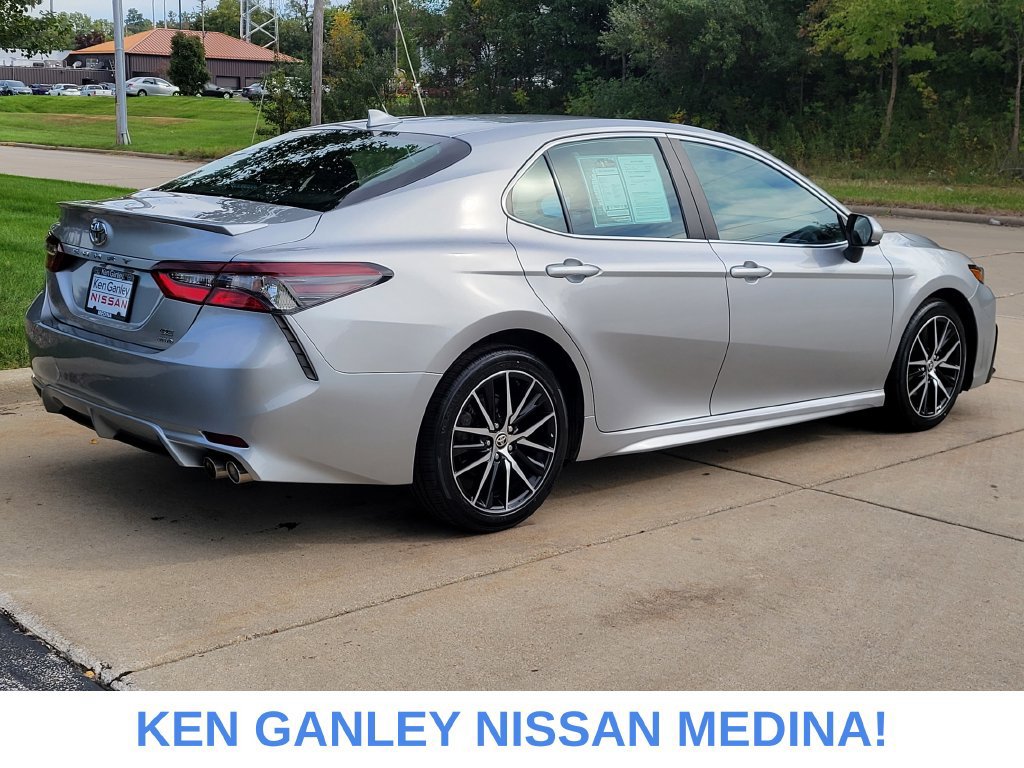 Used 2021 Toyota Camry SE AWD/4WD image 3