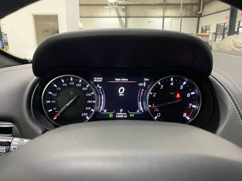 Used 2022 Maserati Levante Trofeo AWD/4WD image 13