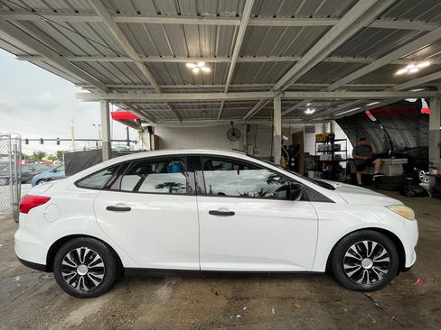 Used 2015 Ford Focus S FWD image 2