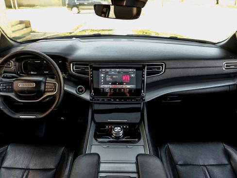 Used 2024 Jeep Wagoneer Series II w/ Convenience Group I image 18