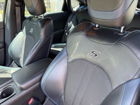 Used 2016 Chrysler 200 S w/ Navigation & Sound Group I image 34