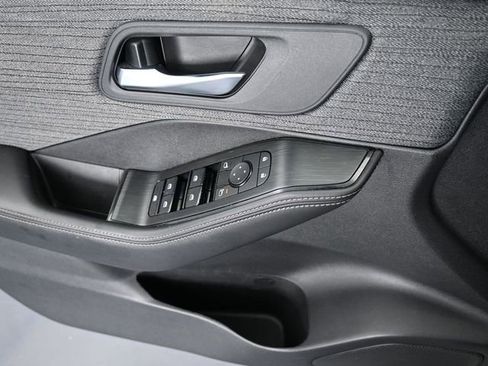 Used 2023 Nissan Rogue SV image 39