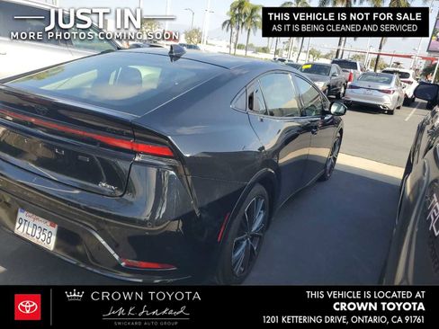 Used 2025 Toyota Prius XLE FWD image 3