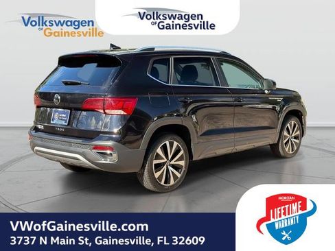 Used 2024 Volkswagen Taos SE FWD image 4