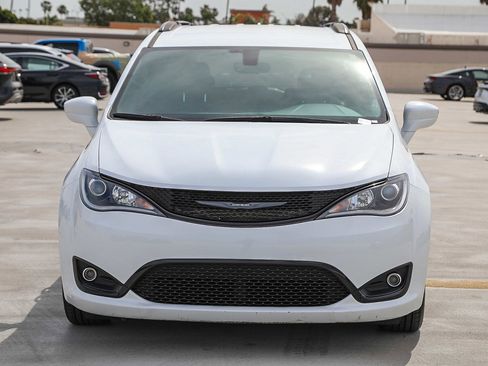 Used 2020 Chrysler Pacifica Touring-L Plus w/ S Appearance Package FWD image 2