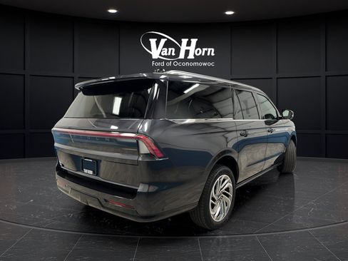 Used 2025 Lincoln Navigator L Reserve AWD/4WD image 7