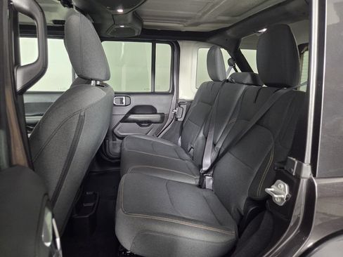 Used 2025 Jeep Wrangler Unlimited Sahara AWD/4WD image 25