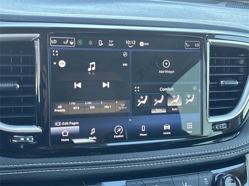 Used 2023 Chrysler Pacifica Touring-L image 12