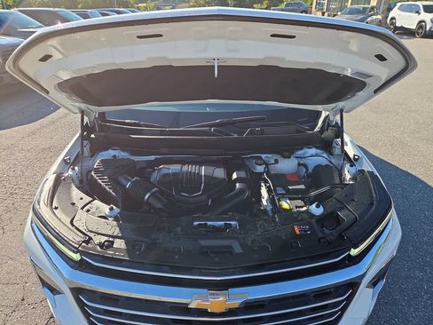 Used 2024 Chevrolet Traverse LT FWD image 23