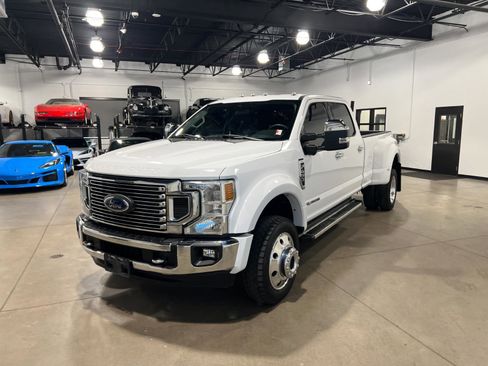 Used 2022 Ford F450 XLT w/ XLT Premium Package image 7